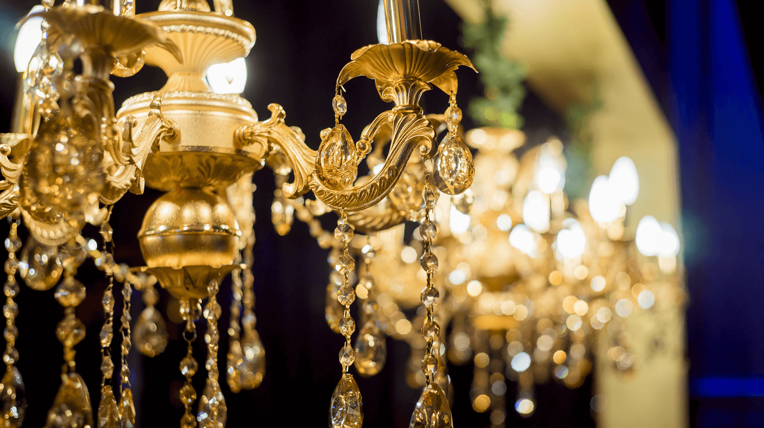 銀座高級クラブのシャンデリア